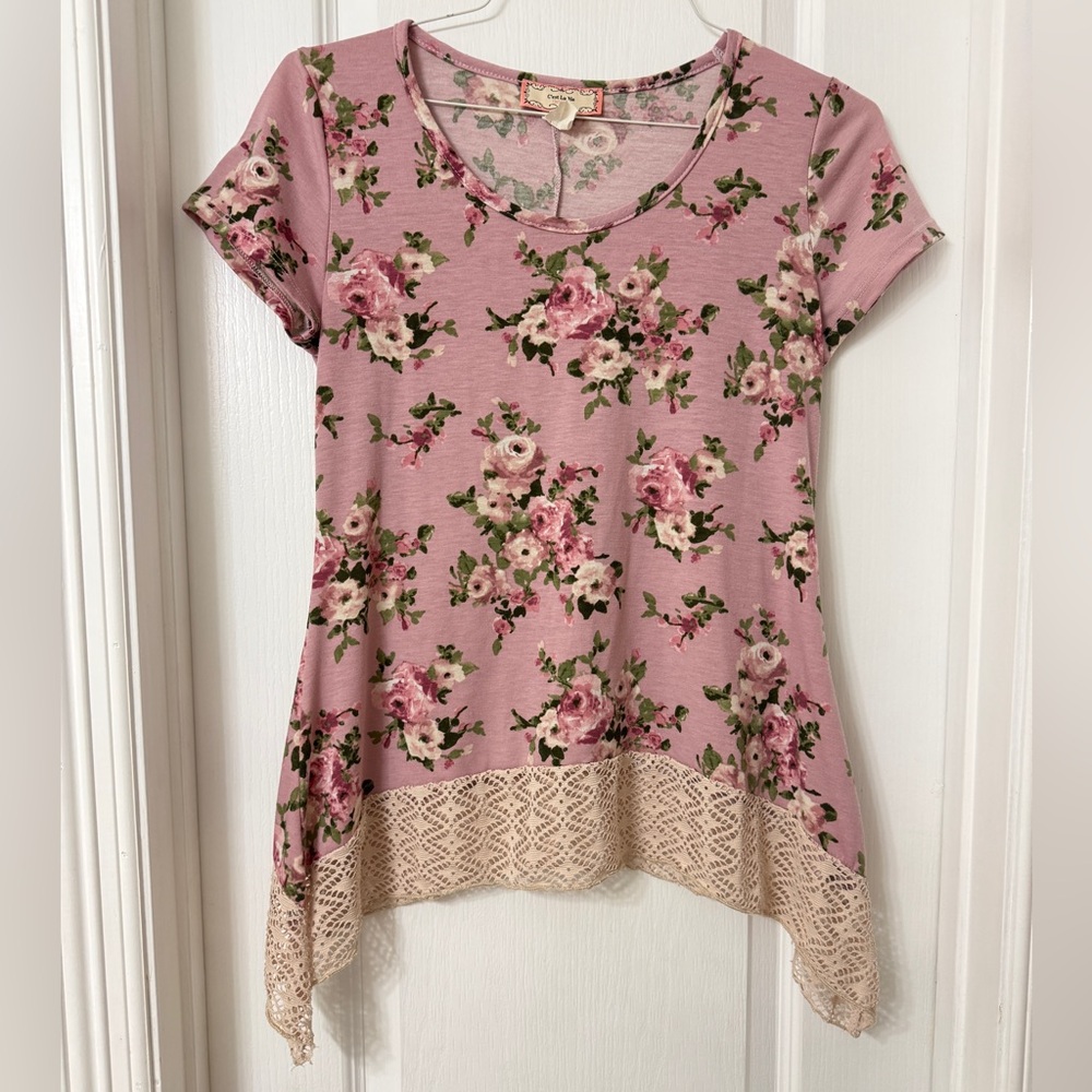 C'est La Vie pink floral blouse tan lace hem Size S